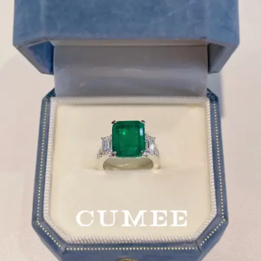 CUMEE Simple Classic Three Stone Rings Cultivated Synthetic Green Emerald Ring for Women Silver Plated Gold US Size 5-9