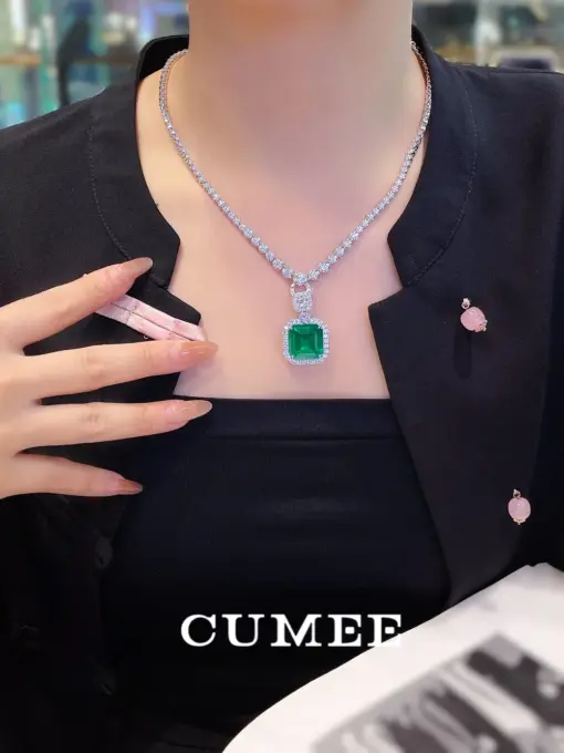 CUMEE Classic Princess Square Cultivated Emerald Synthetic Pendant Necklace for Women 925 Silver Plated Gold